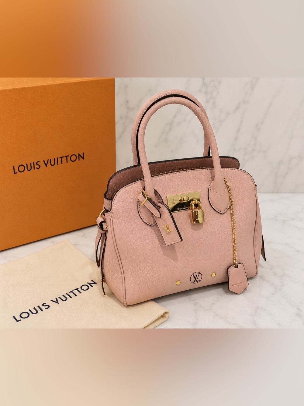 🆕 🌸 Soft Pink Lock Tote Bag 🌸